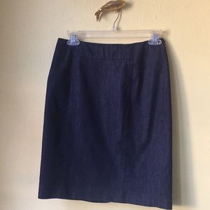 (EUC) Ann Taylor Loft dark denim skirt 2P